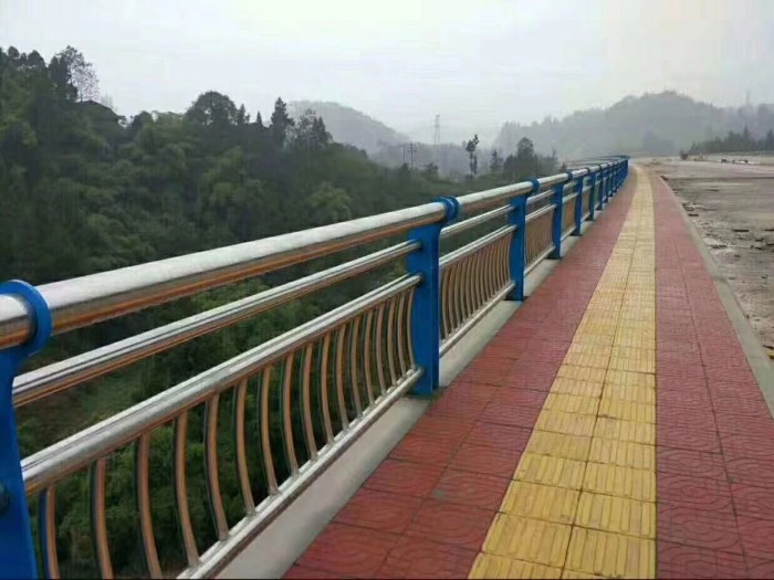 煙臺(tái)芝罘區(qū)只楚路不銹鋼護(hù)欄